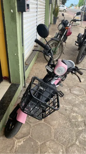 Moto Elétrica Rosa com Cesta - Muito Conservada
