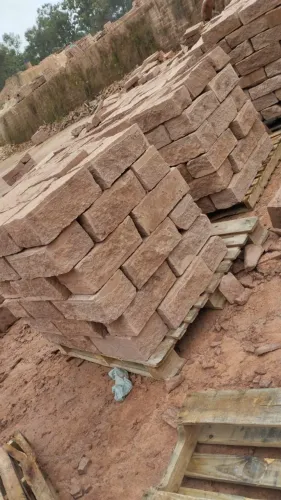 Pedras grés direto da pedreira com entrega rápida