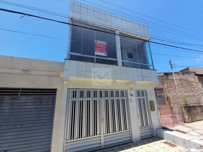 Excelente Casa a Venda no Bairro 18 do Forte