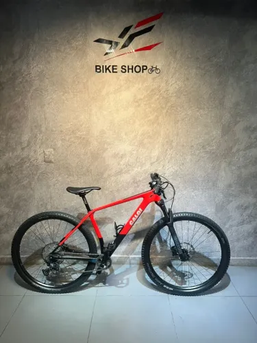 Caloi Carbon Race | Shimano Deore 12v | RockShox | Aro 29
