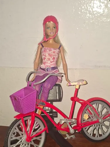 Vendo boneca Barbie ciclista 