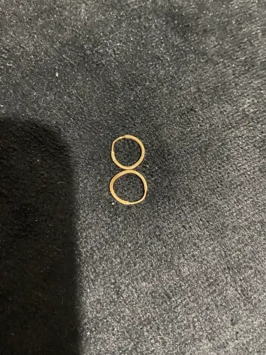 Par de brinco argola ouro 18 k com certificado. 0,4 gramas. Valor: 400 reais.