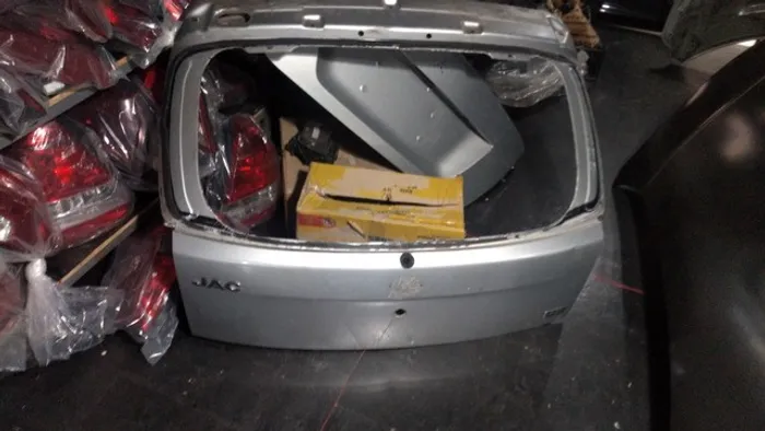 Tampa traseira JAC J3 2012 Hatch