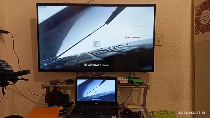 TV 48 Polegadas Smart - Projetor Led S Fio - Notebook HP e STi