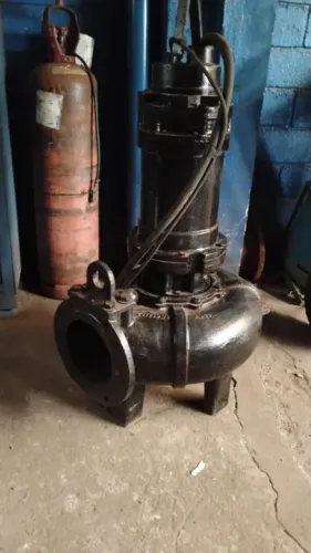 Bomba submersivel água servida  industrial