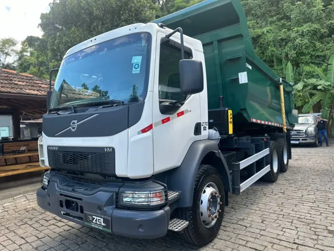 Volvo Vm 270 6x4 ano 2022
