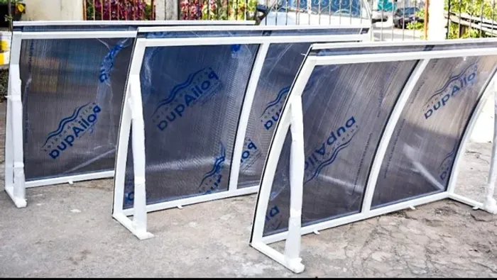 Toldo em Policarbonato 1,40x1,00 Fumê