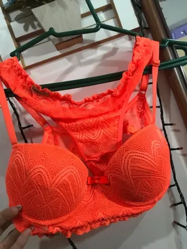 Lingerie laranja neon