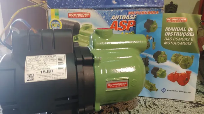 Bomba Auto Aspirante Schneider 0.5 CV 220V nunca usada