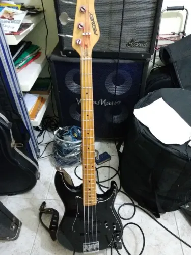 Baixo Peavey Fury