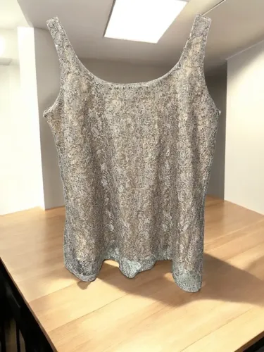 Blusa de renda dourada