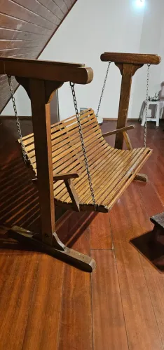 Balanço de madeira para jardim