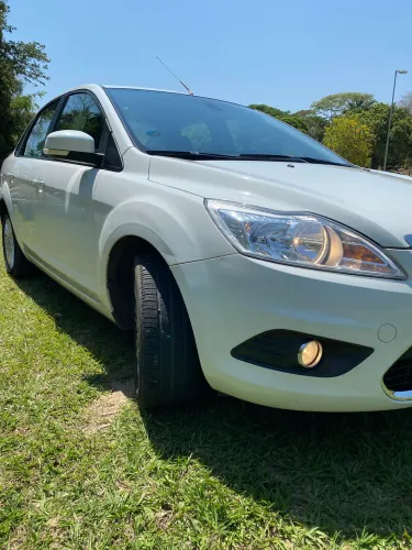VENDO FORD FOCUS 2.0 COM APENAS 75 MIL KM RODADOS