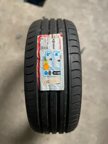 Pneu 225 40 R19 roadstone novo 