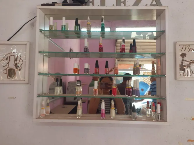 Expositor de esmaltes para salão de beleza