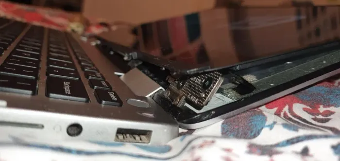 REPARO DE CARCAÇA DE NOTEBOOK