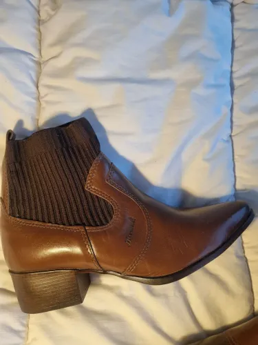 Bota NOVA marcial, marrom, couro, cano curto, elástico, salto baixo, tamanho 38