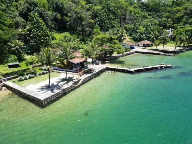 Linda casa na ilha, com praia privativa, descanso, paz e muito mar e sol