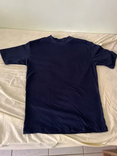 Camisa azul escuro oversized tamanho G