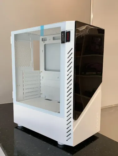 Gabinete Gamer PCyes Set White Ghost sem Fans.