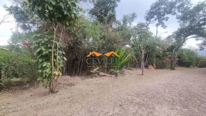 Lote 1000m2 com área verde ao fundo no condomínio Recanto do Vale em Casa Branca.
