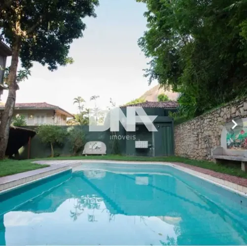 Casa em Condomínio - / Residencial / Cosme Velho