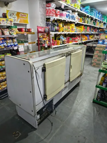 Balcão expositor de frios funcionando perfeitamente 