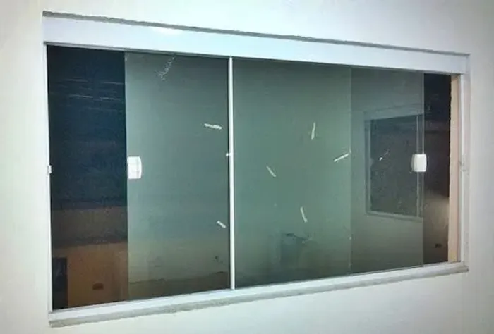 Janela vidro nova corre as duas folhas