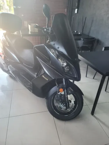 Moto muito nova com apenas 13 mil rodados .