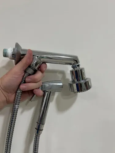 Chuveiro DECA com desviador e ducha manual ASPEN cromado