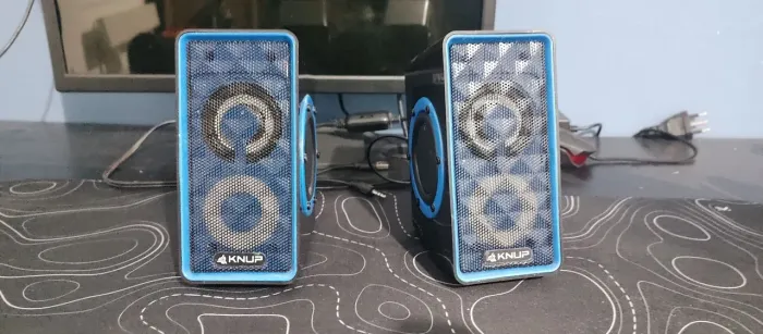 Caixas de som KNUP com Led colorida em perfeito estado