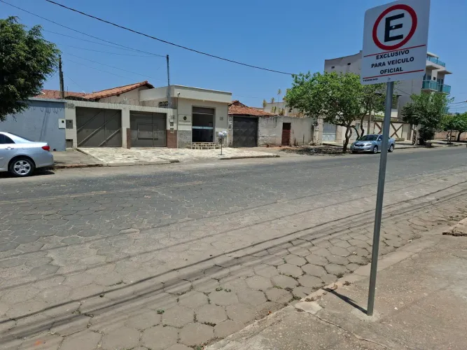 Imóvel centro Taiobeiras-MG. 38- *. 