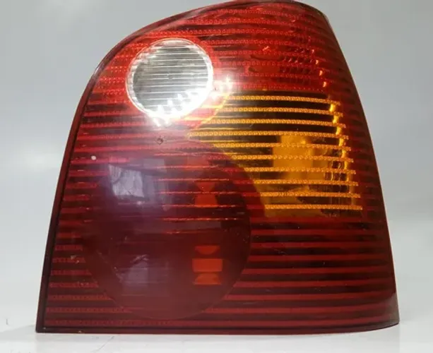 Lanterna Direita Polo Hatch 2003 2004 2005 2006 Direito/passageiro Vermelho