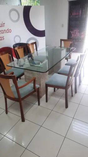 Mesa de Jantar 8 lugares tampo de vidro