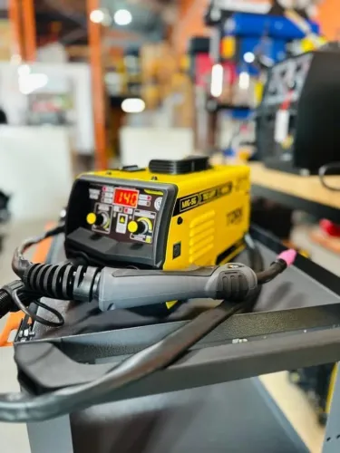 Inversora migflex de 140amp sem gás Tork(Loja/Nova)