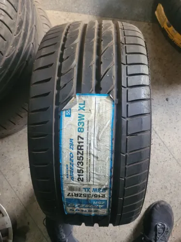 Pneu 215 35 17 Importado novo (somemente 01unidade)até 10x de R$34,00 no cartão de crédito