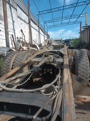 Traseira Do Ford Cargo 2628 / Volks 26260 Traçada