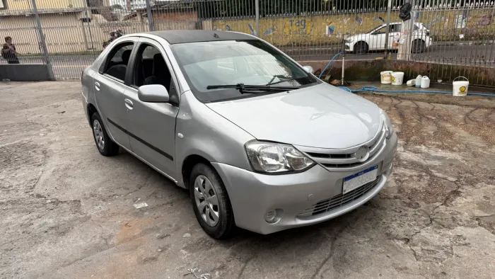 Toyota Etios XS Sedan 1.5 Flex 16V 4P Mec. 2013