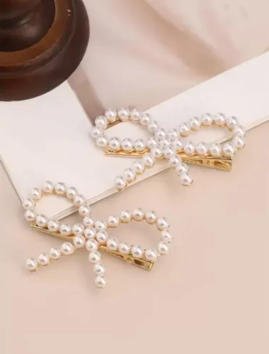 Par de presilhas de cabelo com laço de pérolas