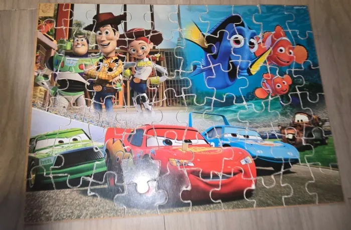 Quebra-Cabeças Filmes Disney (Nemo / Carros / Toy Store) - 60 peças-  Madeira