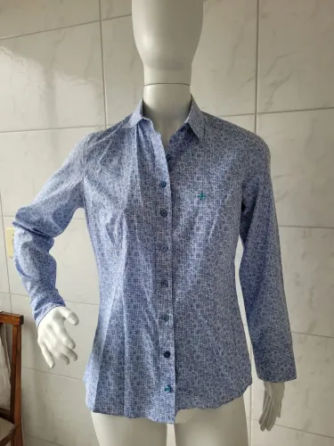 Camisa feminina Dudalina.