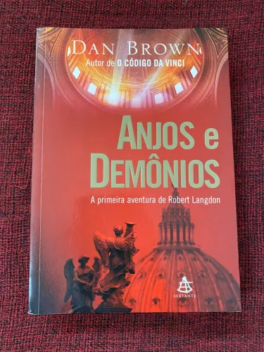 Livro Anjos e Demônios de Dan Brown