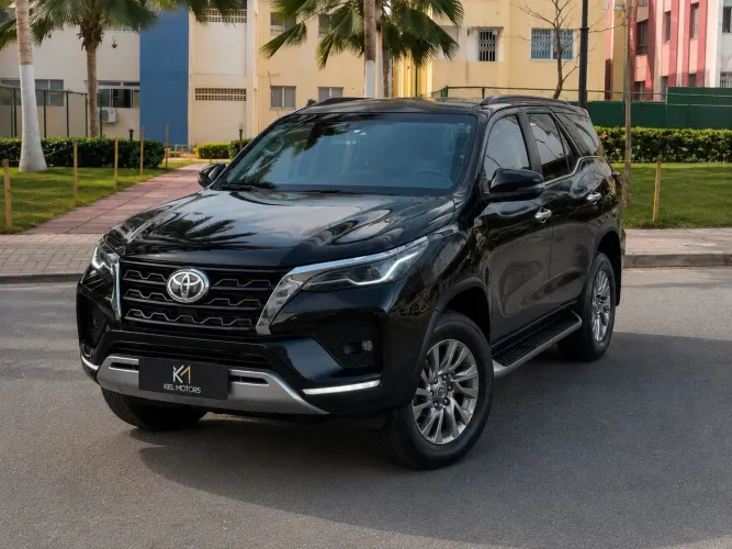 Toyota Hilux SW4 SRX 4X4 2.8 TDI 16V Dies. Aut. 2021