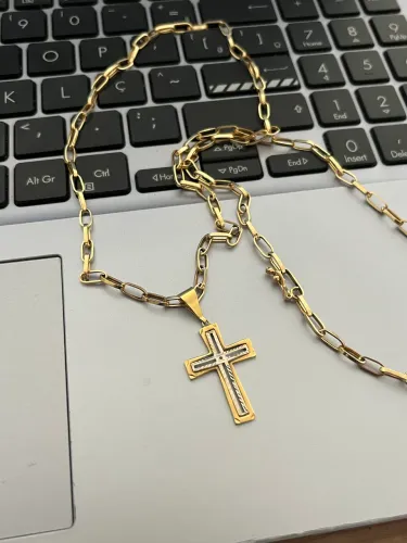 Corrente oca com pingente cruz Ouro 18k Nova