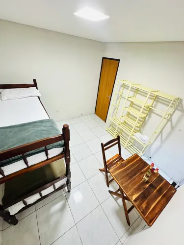 Quarto em Ap mobiliado na liberdade - CG