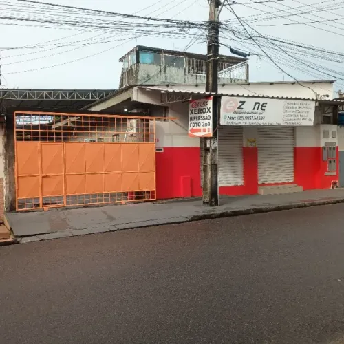 Vila com 1 ponto comercial, 4 apartamentos e 1 galpão.