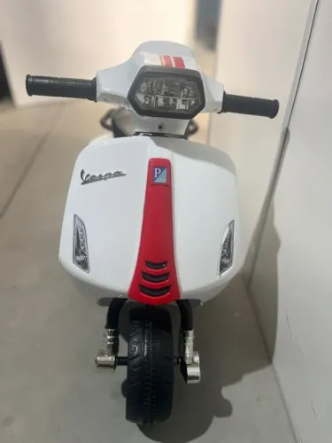 Mini Moto Elétrica Infantil 6V Vespa Licenciado BW433 