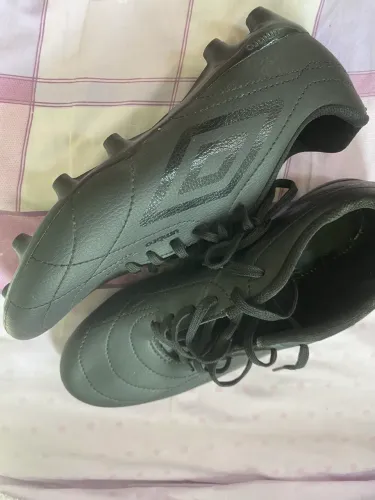 Chuteira umbro