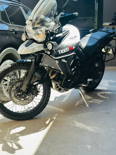 Tiger triumph 800 Xca