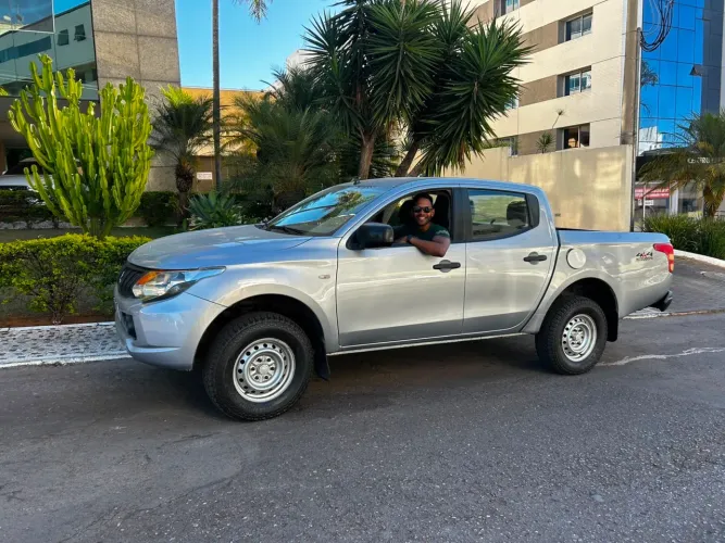 Mitsubishi L200 Triton Sport GLX 2.4 CD Diesel Mec. 2018